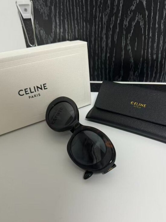 Celine Paris Tortoiseshell Oval Sunglasses with Original Box & Case - Luxury Des main image 4